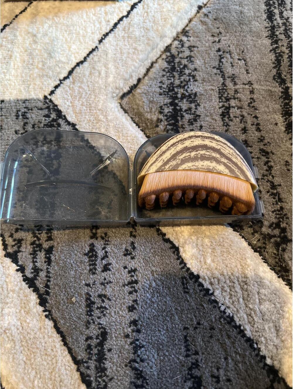 Lymphatic Contour Facial Brush with Carrying Case - Manual Lymphatic Drainage - Picture 2 of 4